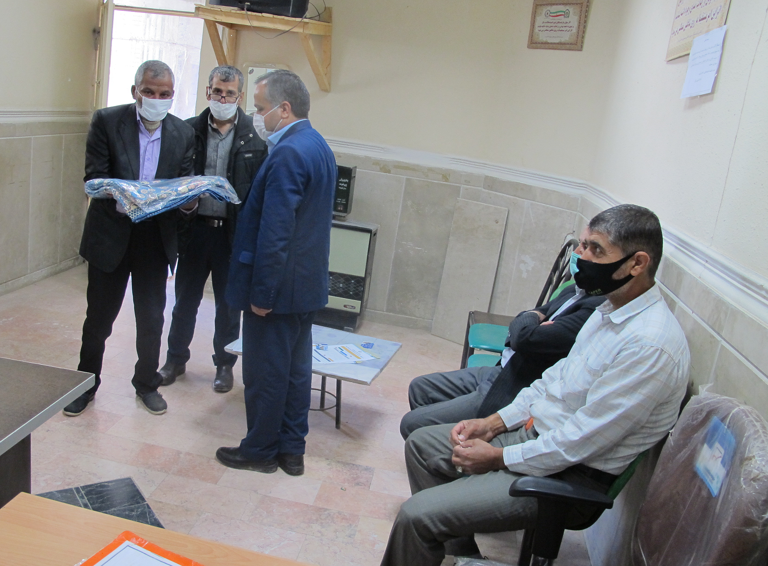 تکریم 6 عضو وابسته در کانون بازنشستگان ناجا شهرستان زابل