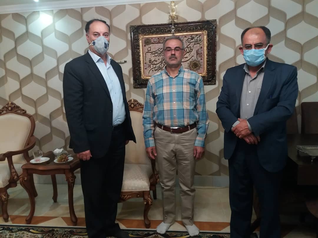 رئیس کانون بازنشستگان استان البرز با حضور در منزل بازنشسته حسین نور علی زاده به مناسبت هفته وحدت با ایشان دیدار و گفت و گو کردند.