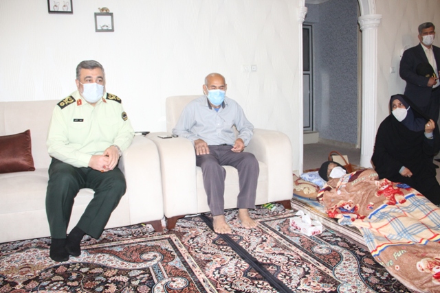 فرمانده ناجا با با خانواده شهیدصابر یبارنژاد دیدار کرد
