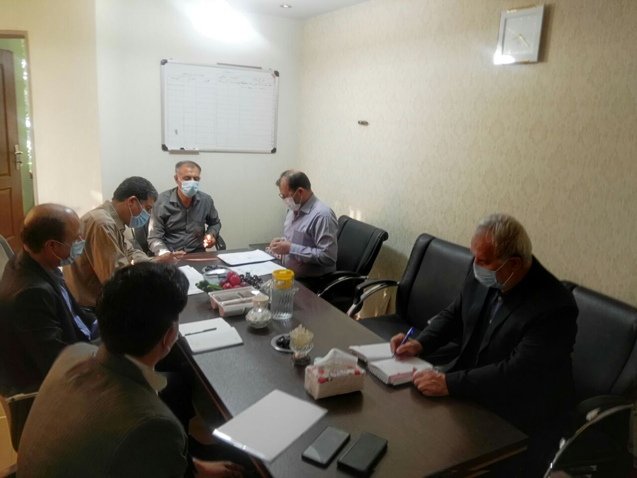 جلسه شورای هماهنگی روسای کانون های نیروهای مسلح غرب استان تهران در دفترکانون ناجا برگزار شد.