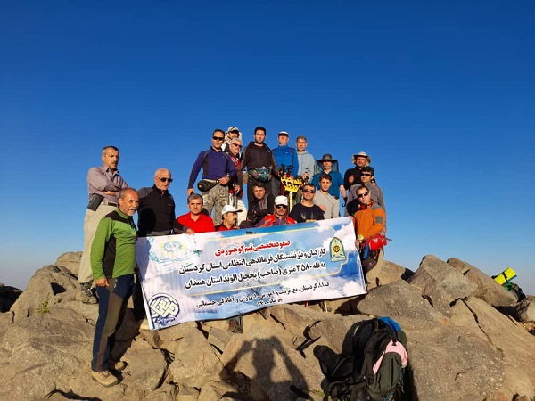 صعود گروه کوهنوردی عاشقان وحدت به قله یخچال همدان