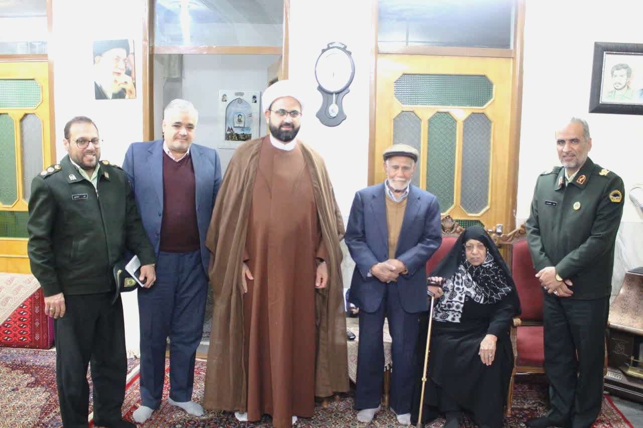 دیدار فرمانده انتظامی استان با خانواده شهید محمدعلی پیشکار