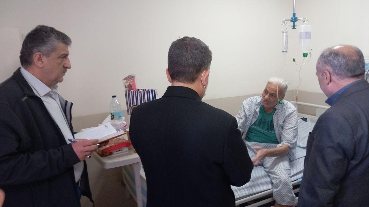 عیادت از ۴ نفر از بازنشستگان در بیمارستان حضرت ابوالفضل (ع) فراجا کرمانشاه