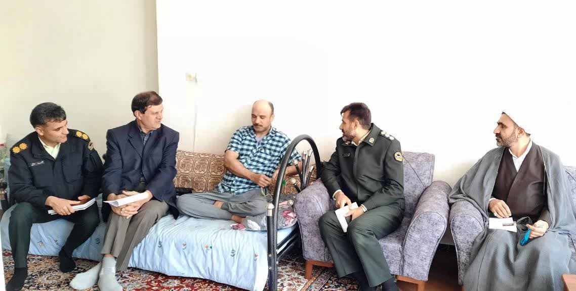 دیدار صمیمانه فرمانده انتظامی شهرستان نجف آباد با ۶ پیشکسوت دارای معلولیت