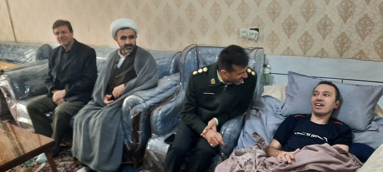 دیدار صمیمانه فرمانده انتظامی شهرستان نجف آباد با ۶ پیشکسوت دارای معلولیت