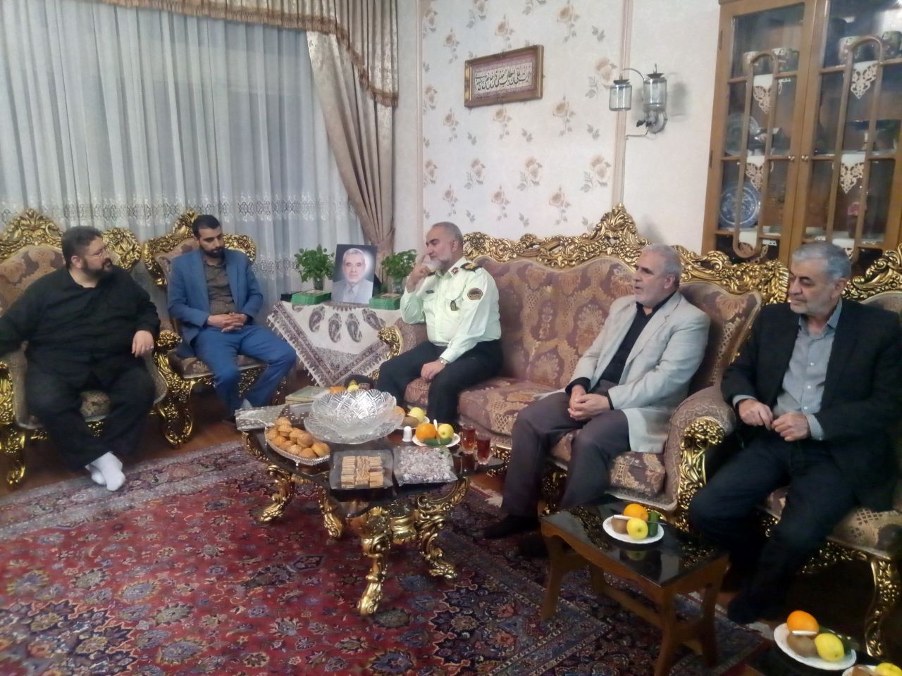 دیدار فرمانده انتظامی استان با خانواده پیشکسو مرحوم سرتیپ دوم رشادی