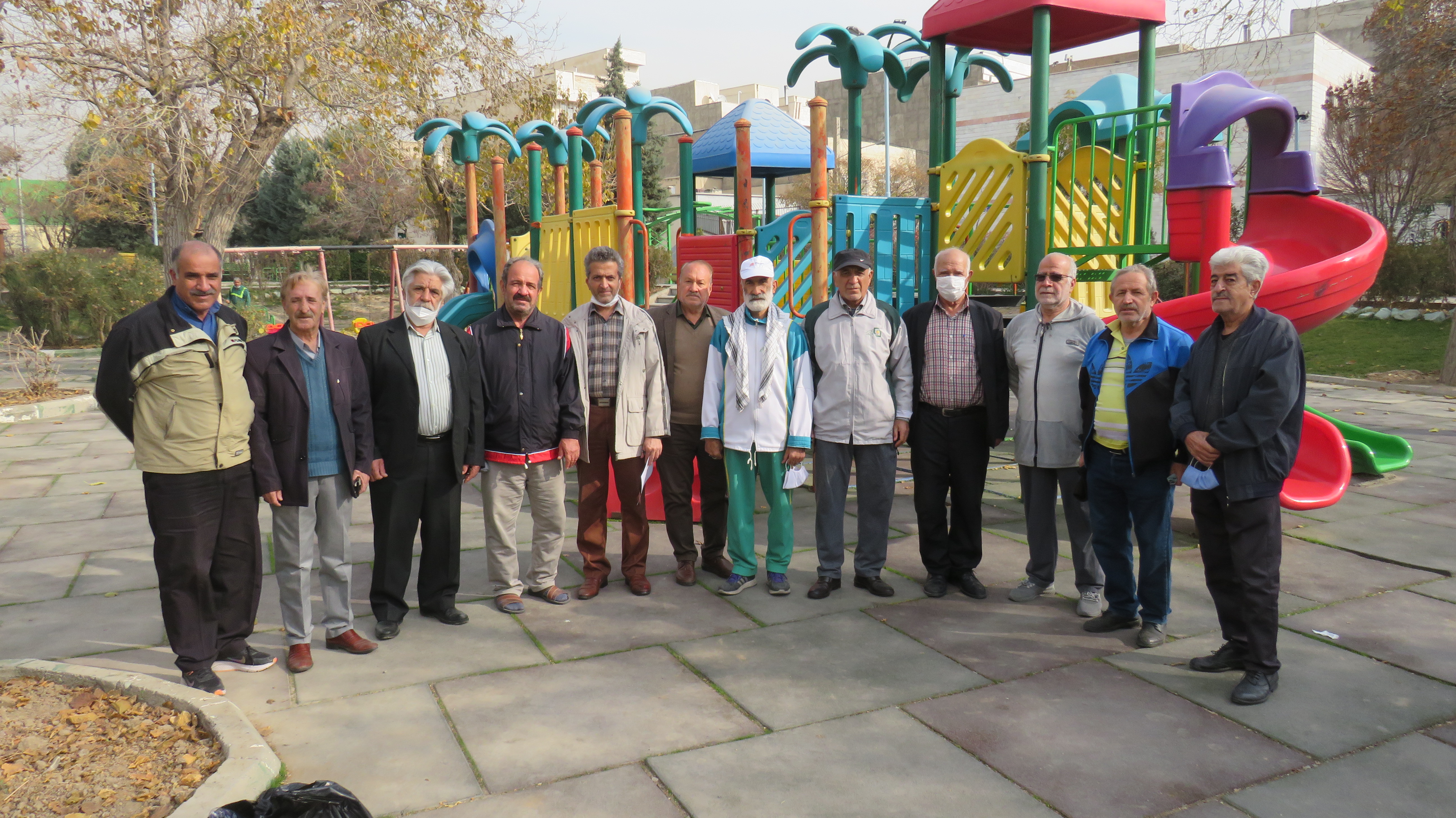 توزیع البسه ورزشی بین اعضای ورزشکار کانون