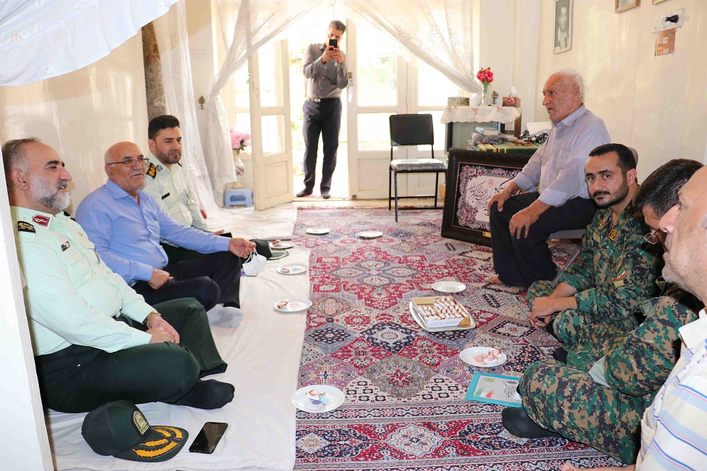 دیدار سردار فرمانده انتظامی استان اصفهان با ۳ نفر از اعضای وابسته