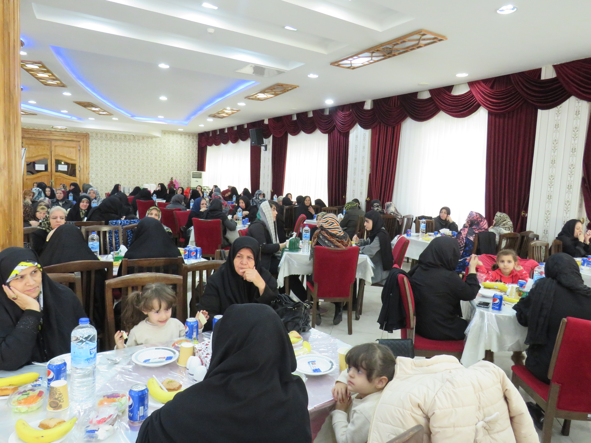 برگزاري ضیافت خانوادگی شهرستان تبریز با حضور 450 بازنشسته و خانواده آنها