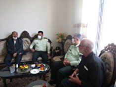 دیدار فرمانده انتظامی شهرستان کاشان با ستوان دوم بازنشسته حسین فیروزیان