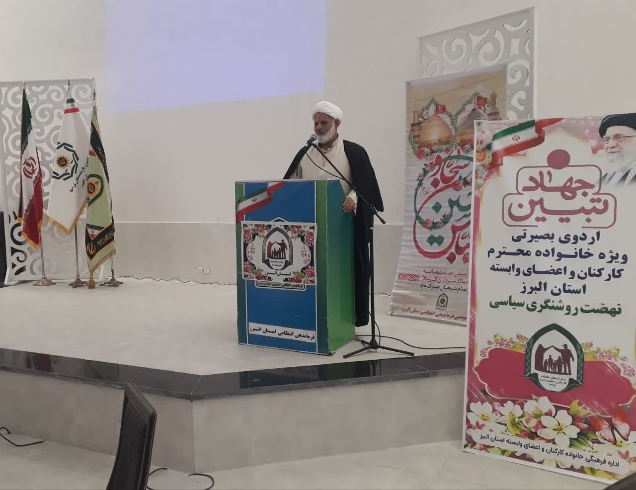 به مناسبت دهه مبارک فجر مراسم ضیافتی با حضور 67عضو کانون به همراه خانواده در استان البرز برگزار شد.