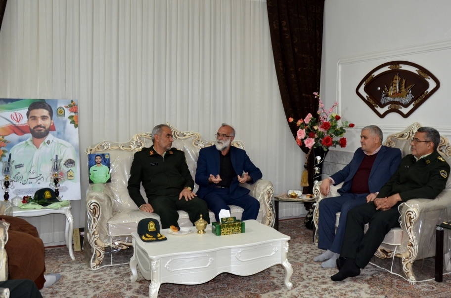 دیدار فرمانده انتظامی استان با خانواده شهید امیرحسین ابراهیمی