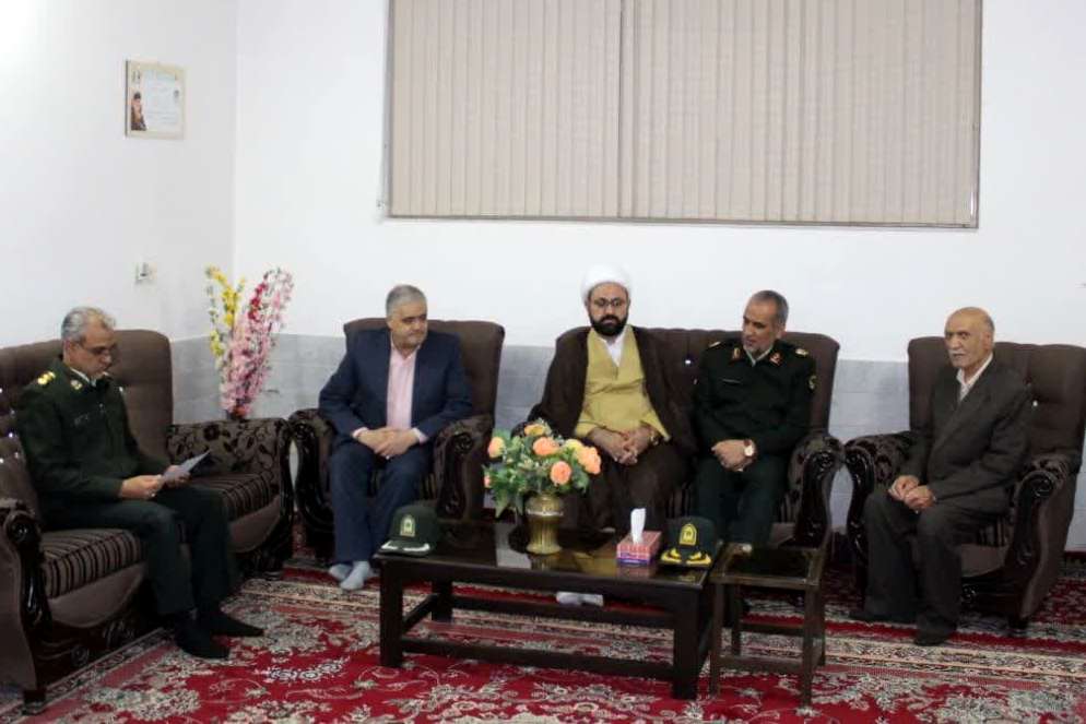  دیدار فرمانده انتظامی استان با خانواده شهید علیرضا زاهدی‌پور