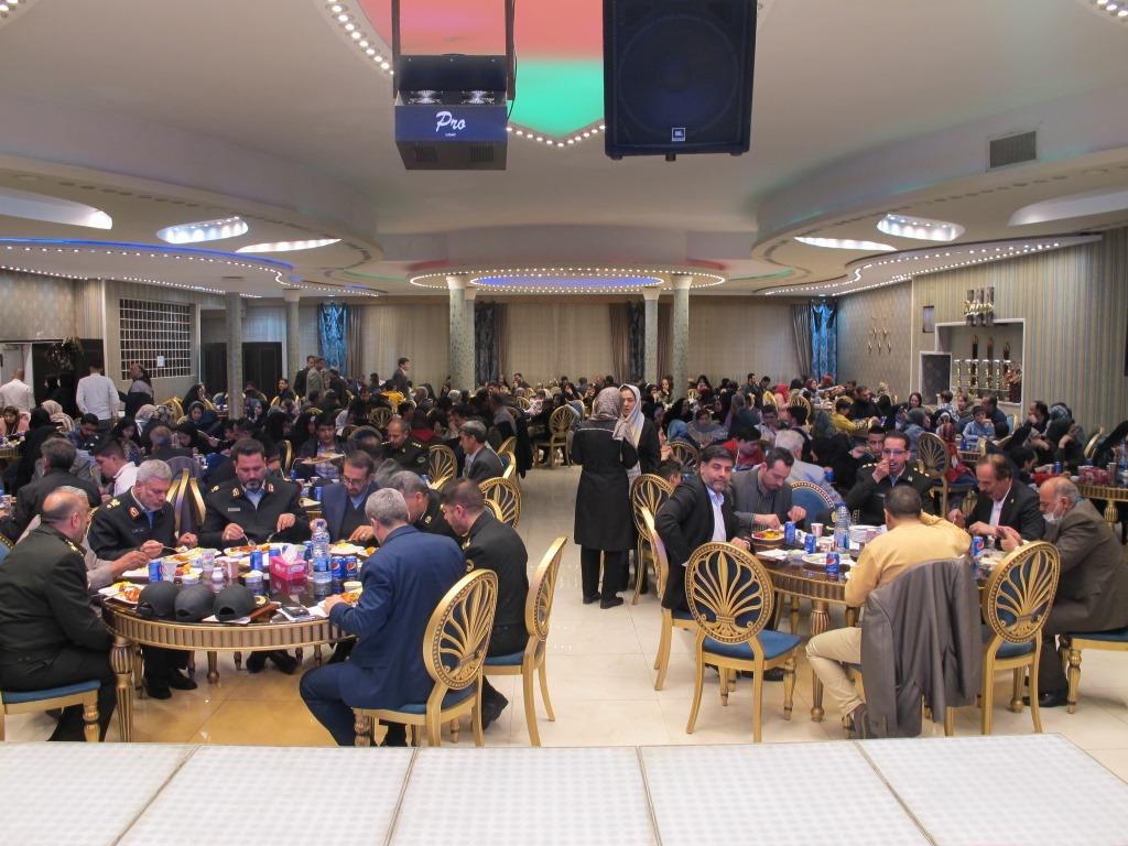 محفل انس و الفت شهرستان اراک با حضور 510 بازنشسته و مستمری بگیر به همراه خانواده، و 100 مهمان برگزار شد.