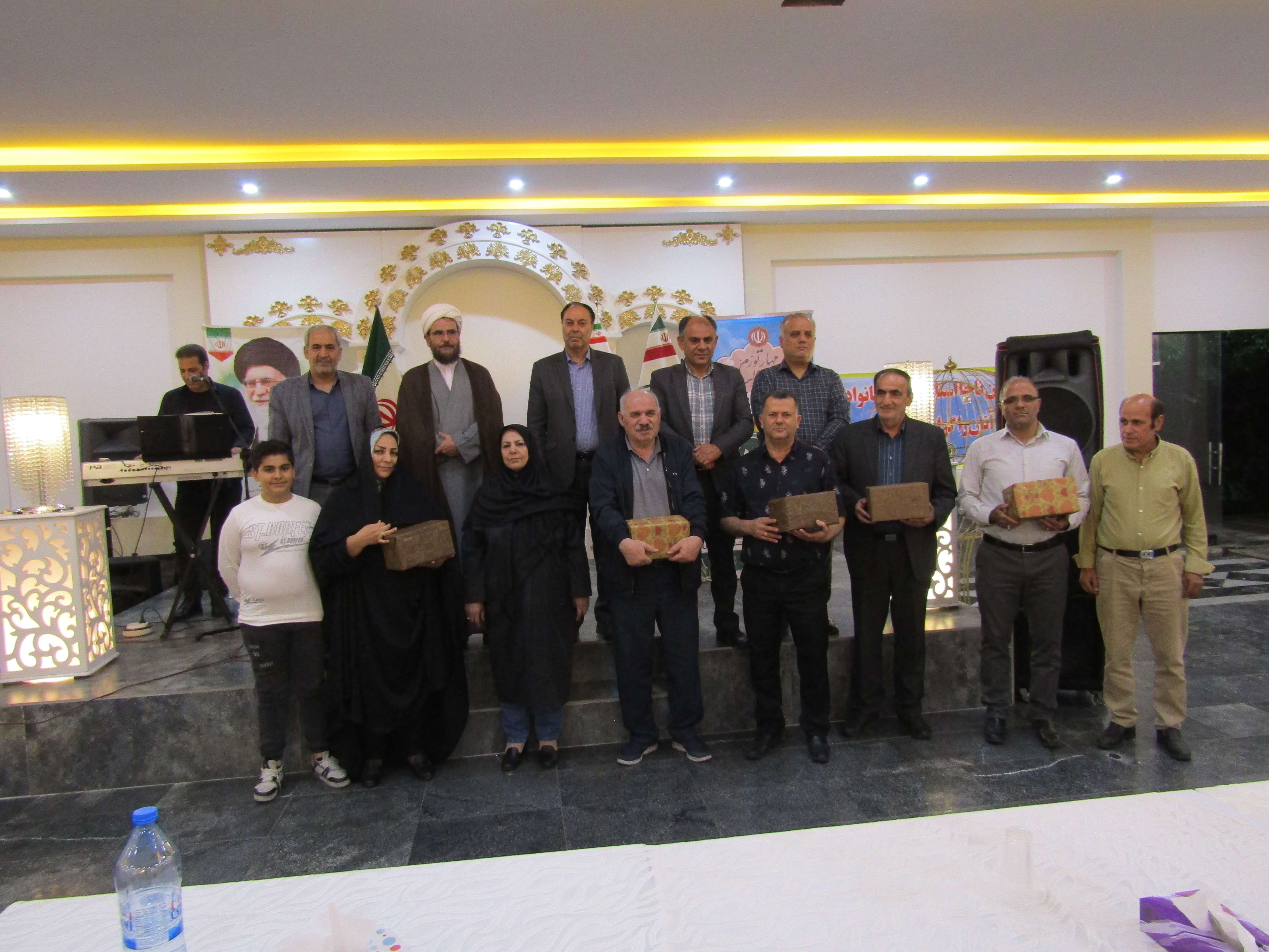 برگزاری ضیافت کانون بازنشستگان البرز با حضور 220 عضو کانون و خانواده برگزاری ضیافت کانون بازنشستگان البرز با حضور 220 عضو کانون و خانواده