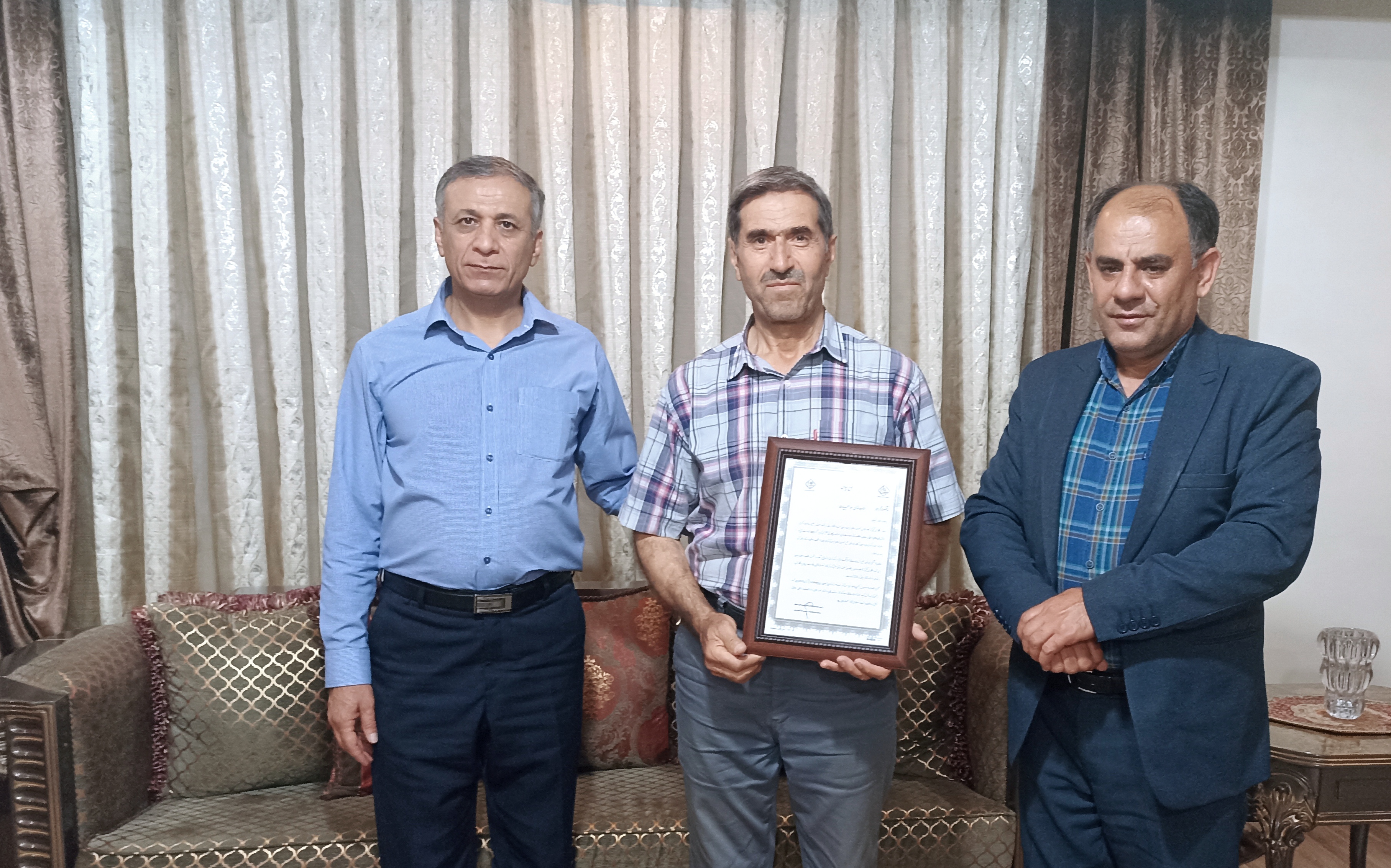 به مناسبت دهه کرامت با 7 نفر از پیشکسوتان انتظامی استان دیدار گردید به مناسبت دهه کرامت با 7 نفر از پیشکسوتان انتظامی استان دیدار گردید