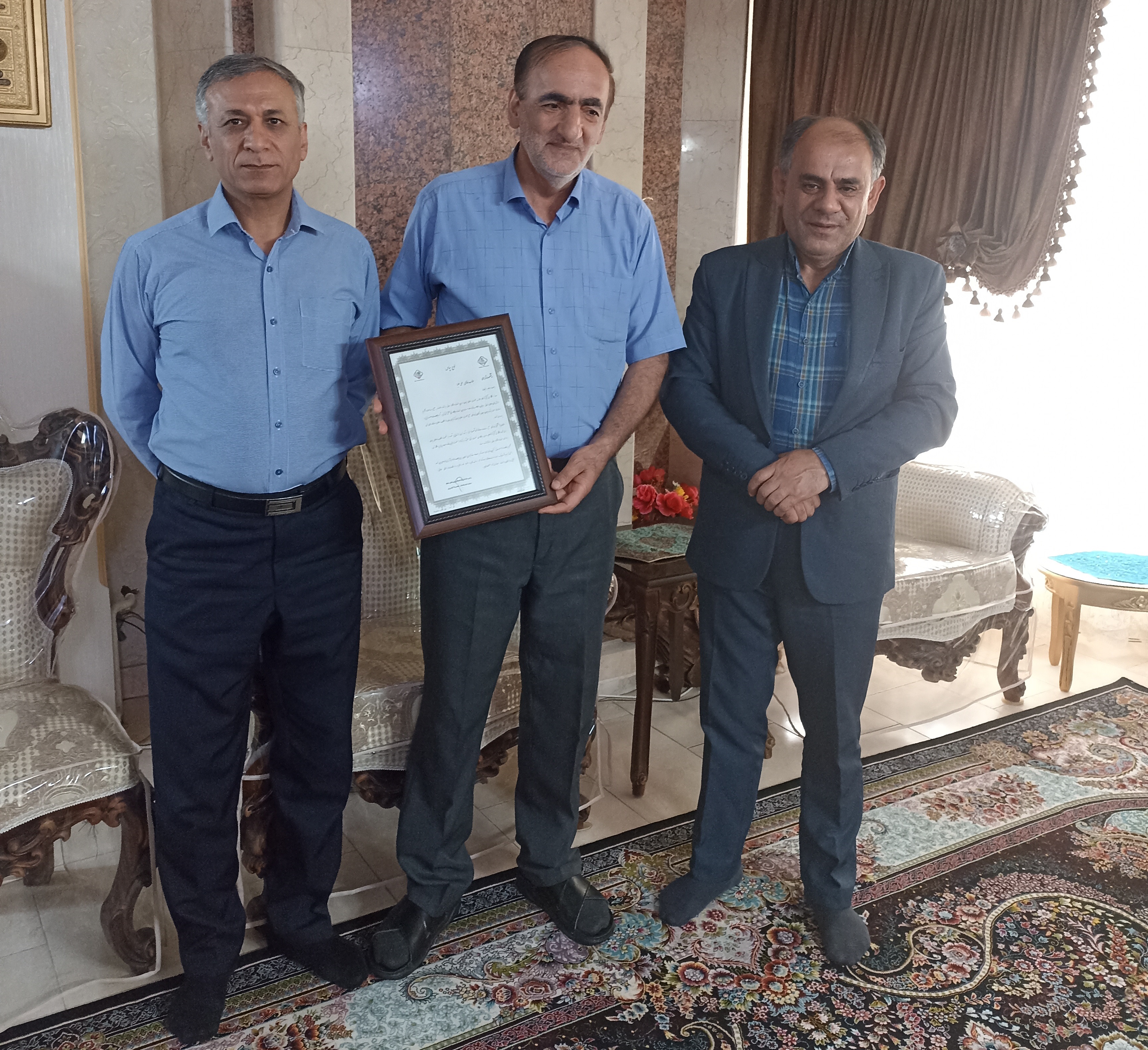 به مناسبت دهه کرامت با 7 نفر از پیشکسوتان انتظامی استان دیدار گردید به مناسبت دهه کرامت با 7 نفر از پیشکسوتان انتظامی استان دیدار گردید