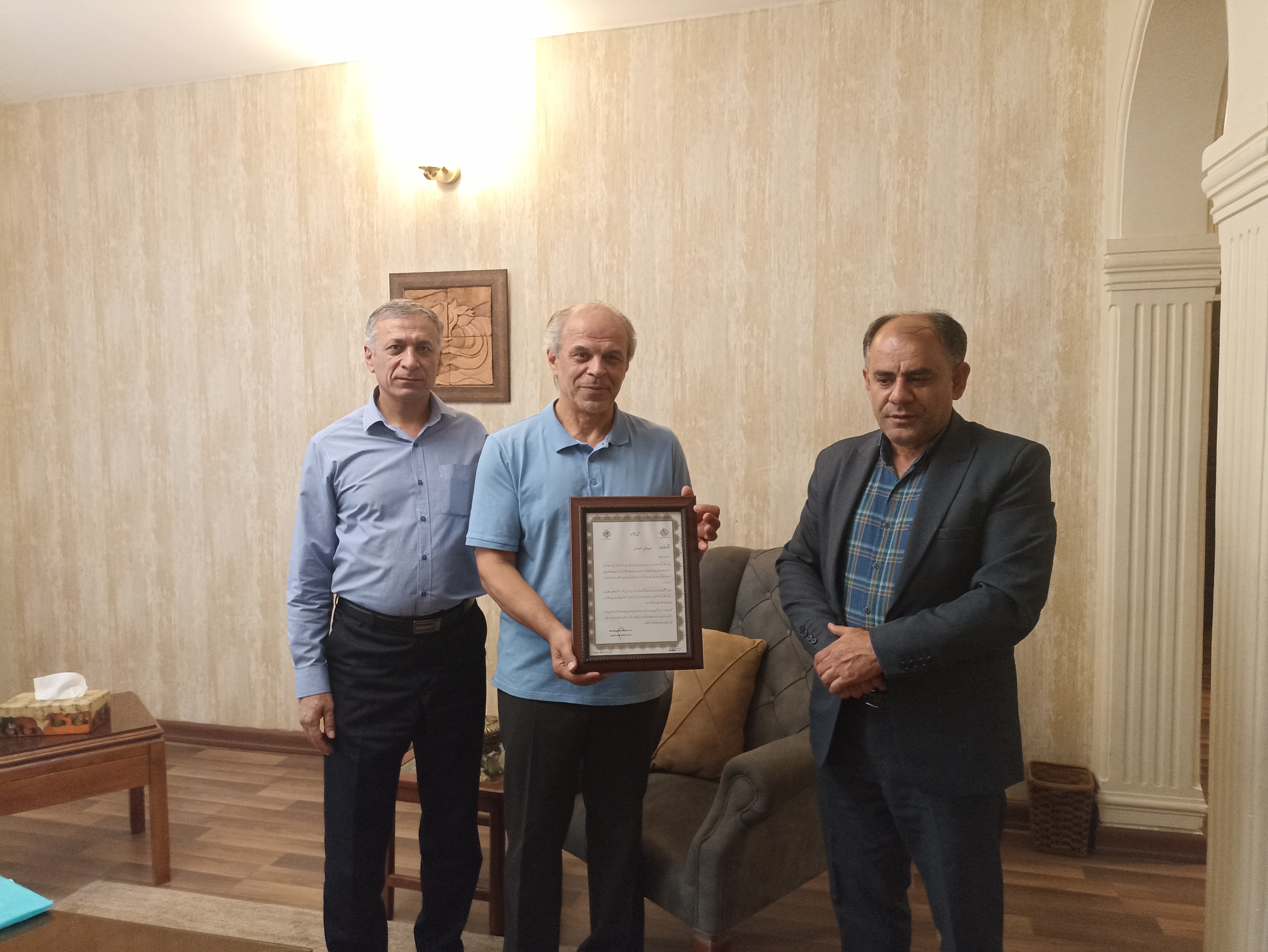 به مناسبت دهه کرامت با 7 نفر از پیشکسوتان انتظامی استان دیدار گردید به مناسبت دهه کرامت با 7 نفر از پیشکسوتان انتظامی استان دیدار گردید