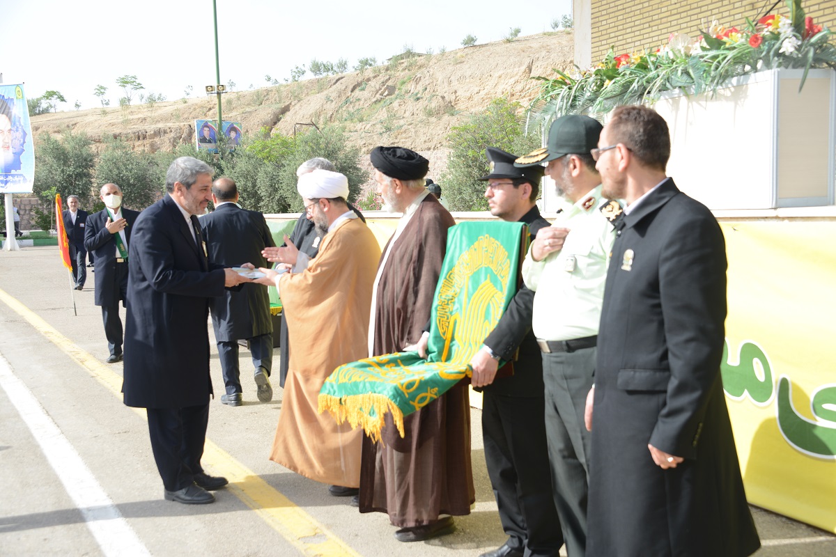 مراسم تجلیل از خادمین افتخاری پیشکسوت فراجا حرم حضرت معصومه (س) برگزار شد.