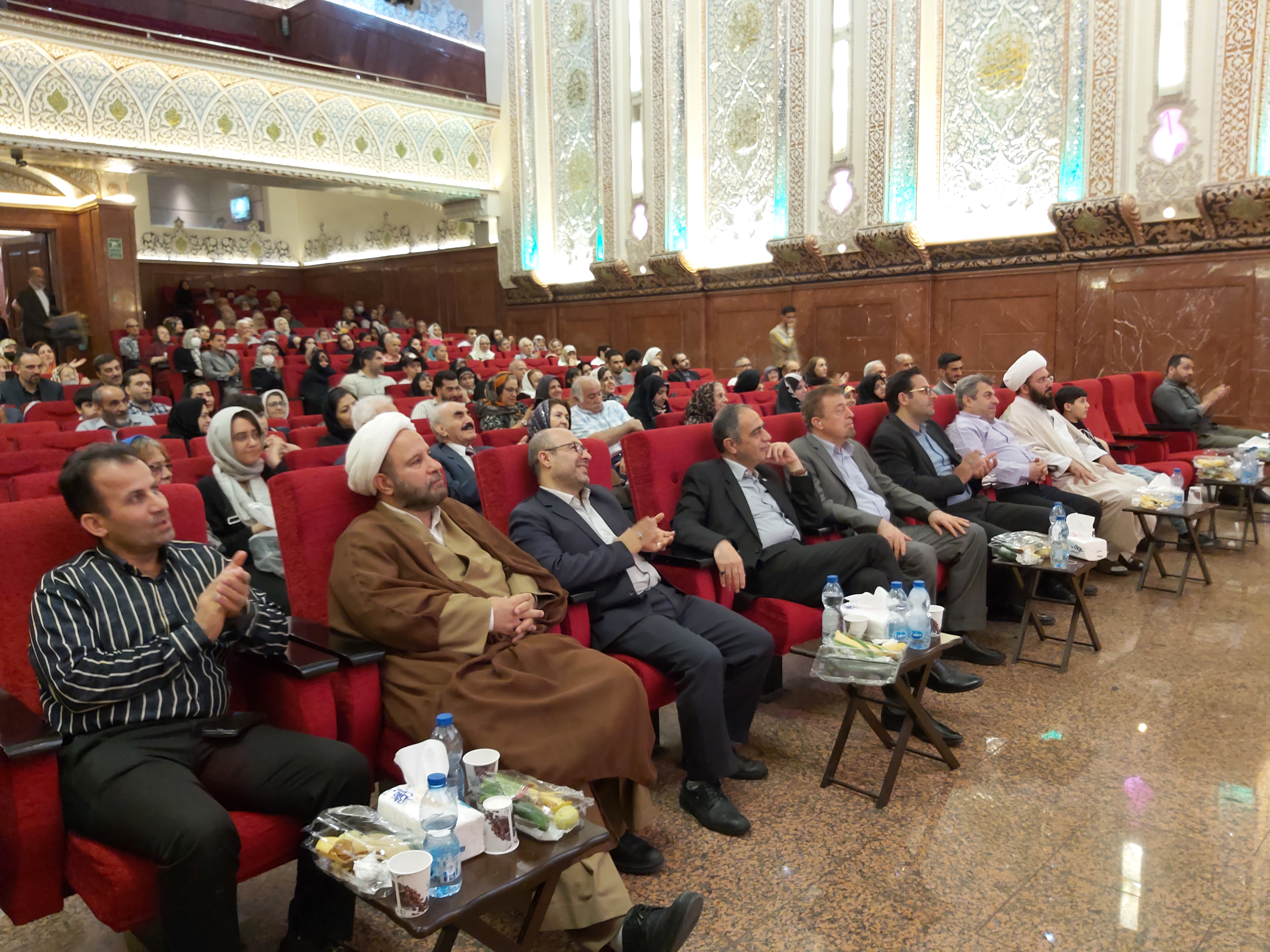 برگزاری ضیافت خانوادگی تهران بزرگ با حضور ۱۱۰ بازنشسته و خانواده آن‌ها