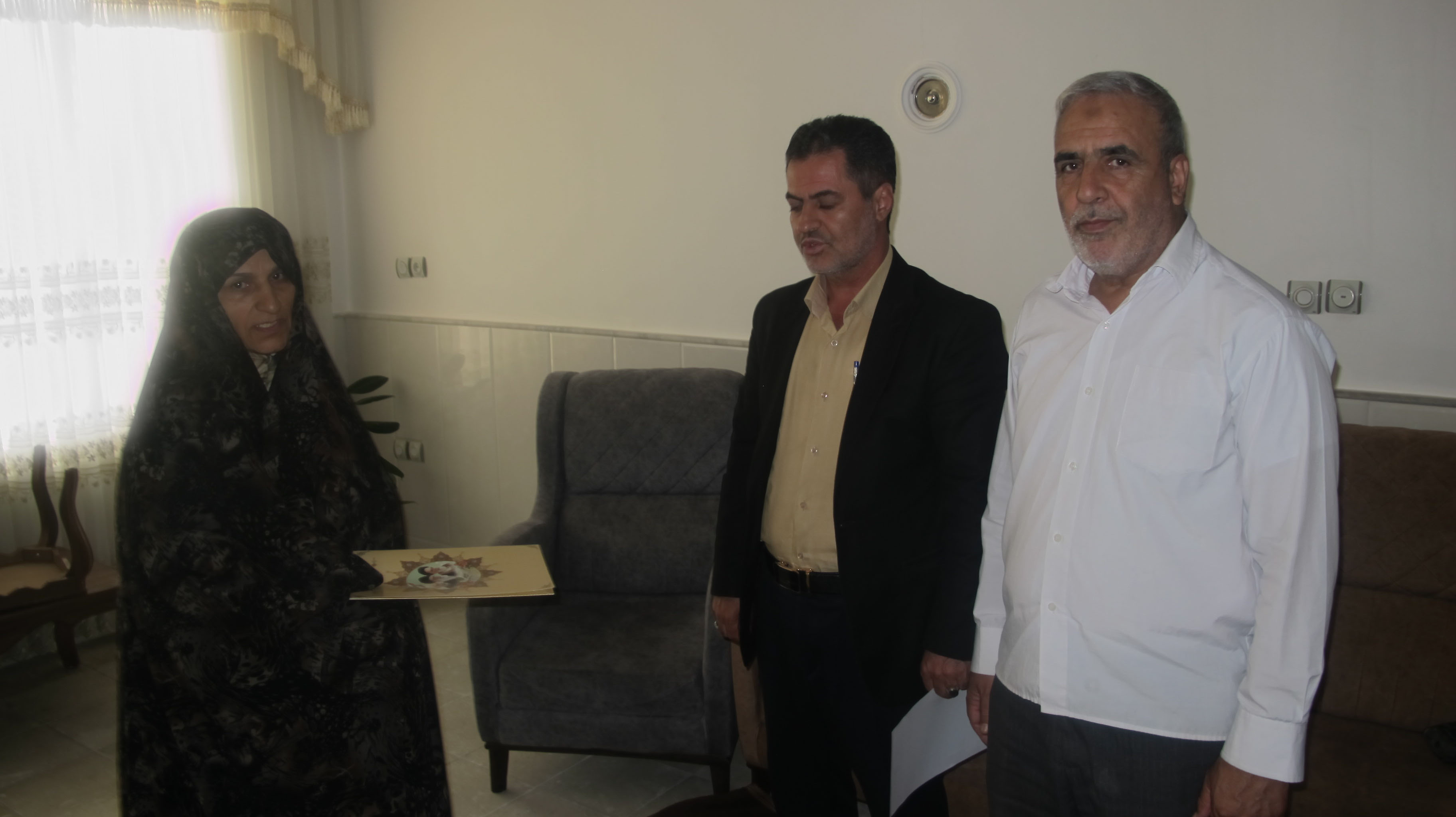 دیدار رئیس اداره بازنشستگی و رئیس کانون استان قم با خانواده مرحوم علی حیدری فطرت دیدار رئیس اداره بازنشستگی و رئیس کانون استان قم با خانواده مرحوم علی حیدری فطرت