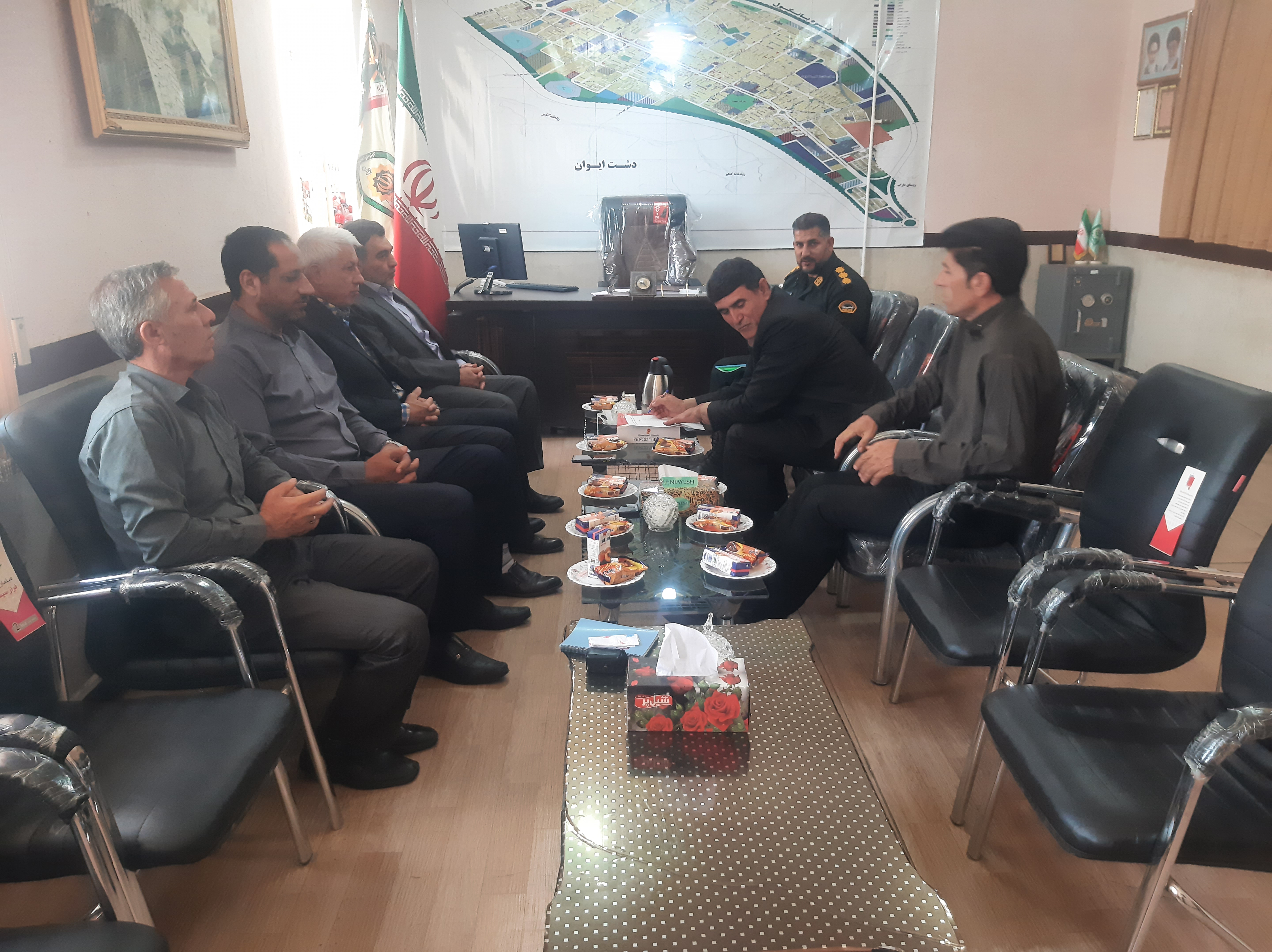 جلسه هم اندیشی فرمانده انتظامی شهرستان ایوان با اعضای وابسته جلسه هم اندیشی فرمانده انتظامی شهرستان ایوان با اعضای وابسته