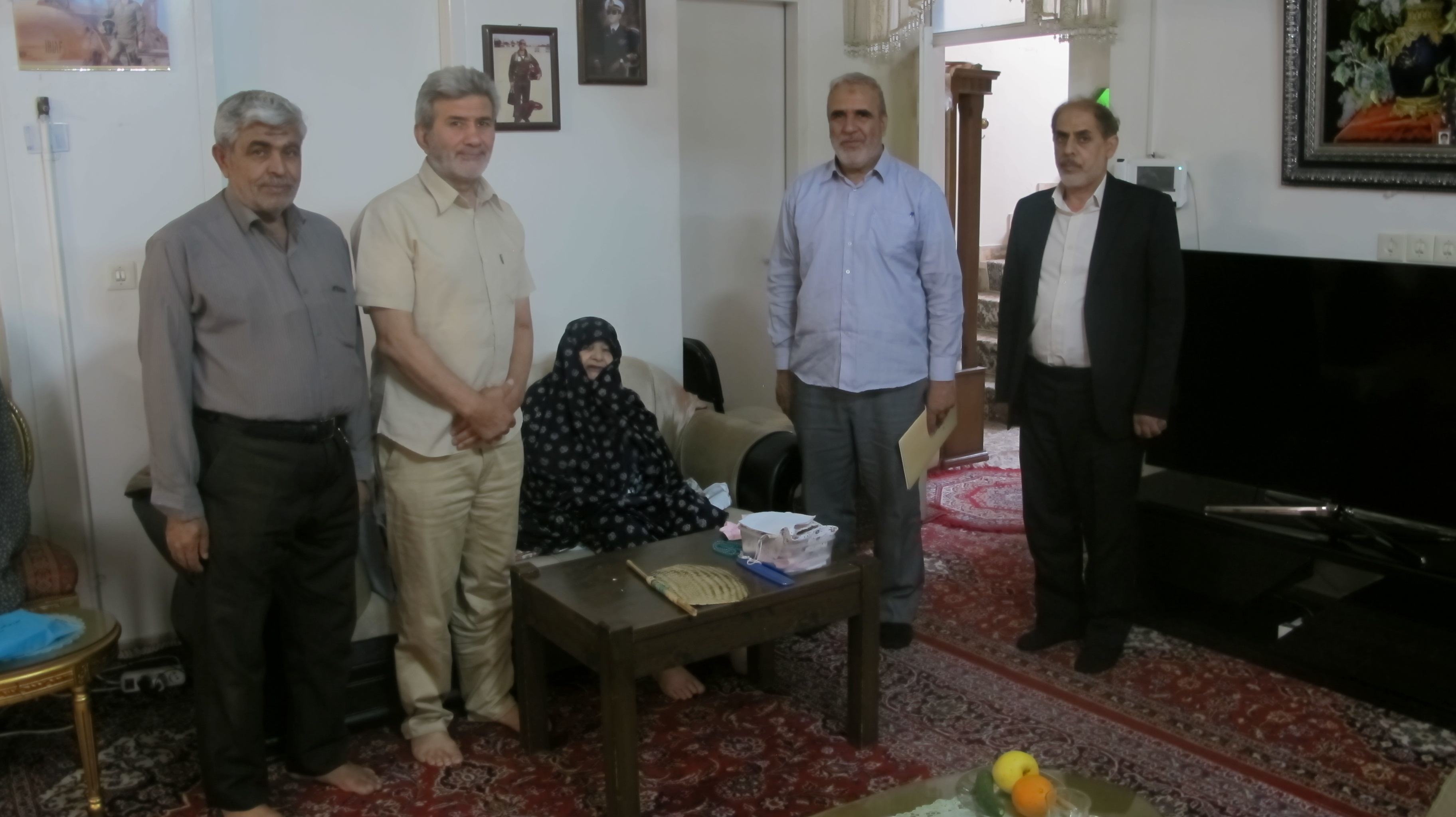 دیدار رئیس کانون استان قم با خانواده مرحوم احمد حاجی آقا ابراهیمی دیدار رئیس کانون استان قم با خانواده مرحوم احمد حاجی آقا ابراهیمی