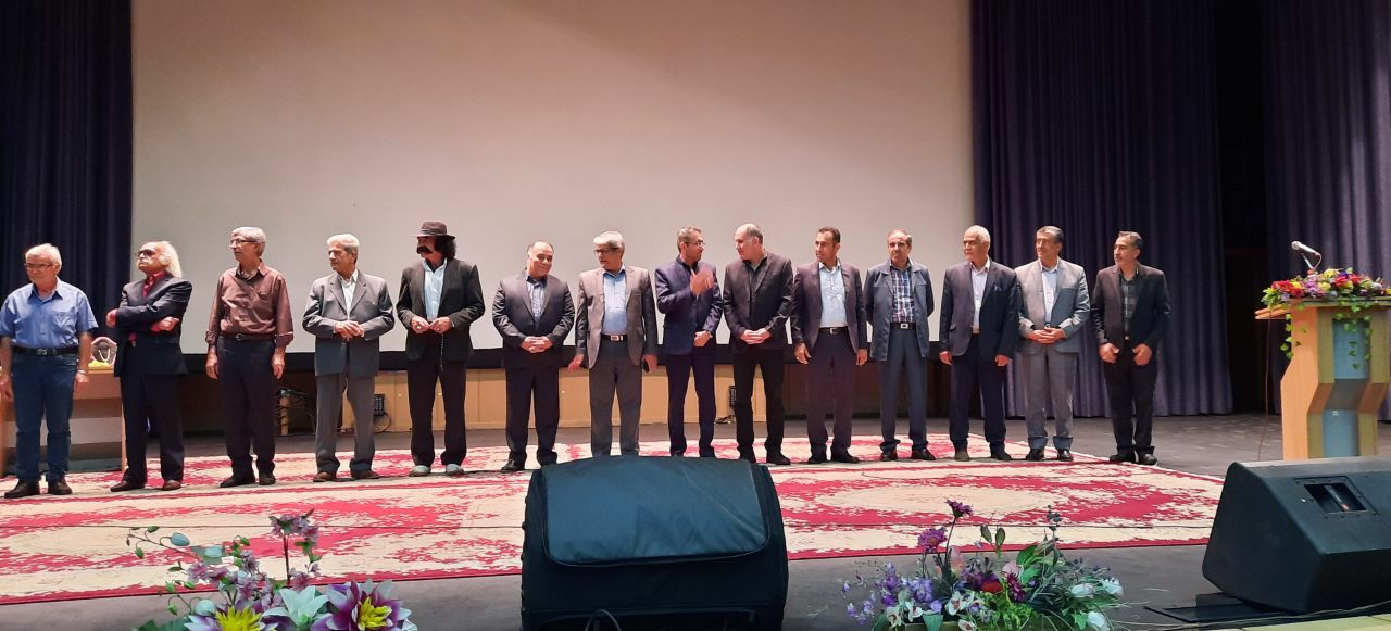 برگزاری ضیافت خانوادگی در شهرستان شاهین شهر با حضور ۲۵ بازنشسته به همراه خانواده آنها برگزاری ضیافت خانوادگی در شهرستان شاهین شهر با حضور ۲۵ بازنشسته به همراه خانواده آنها