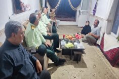دیدار فرمانده انتظامی شهرستان بوئین زهرا ﺑﺎ مستمری بگیر خانم فاطمه قدیمی