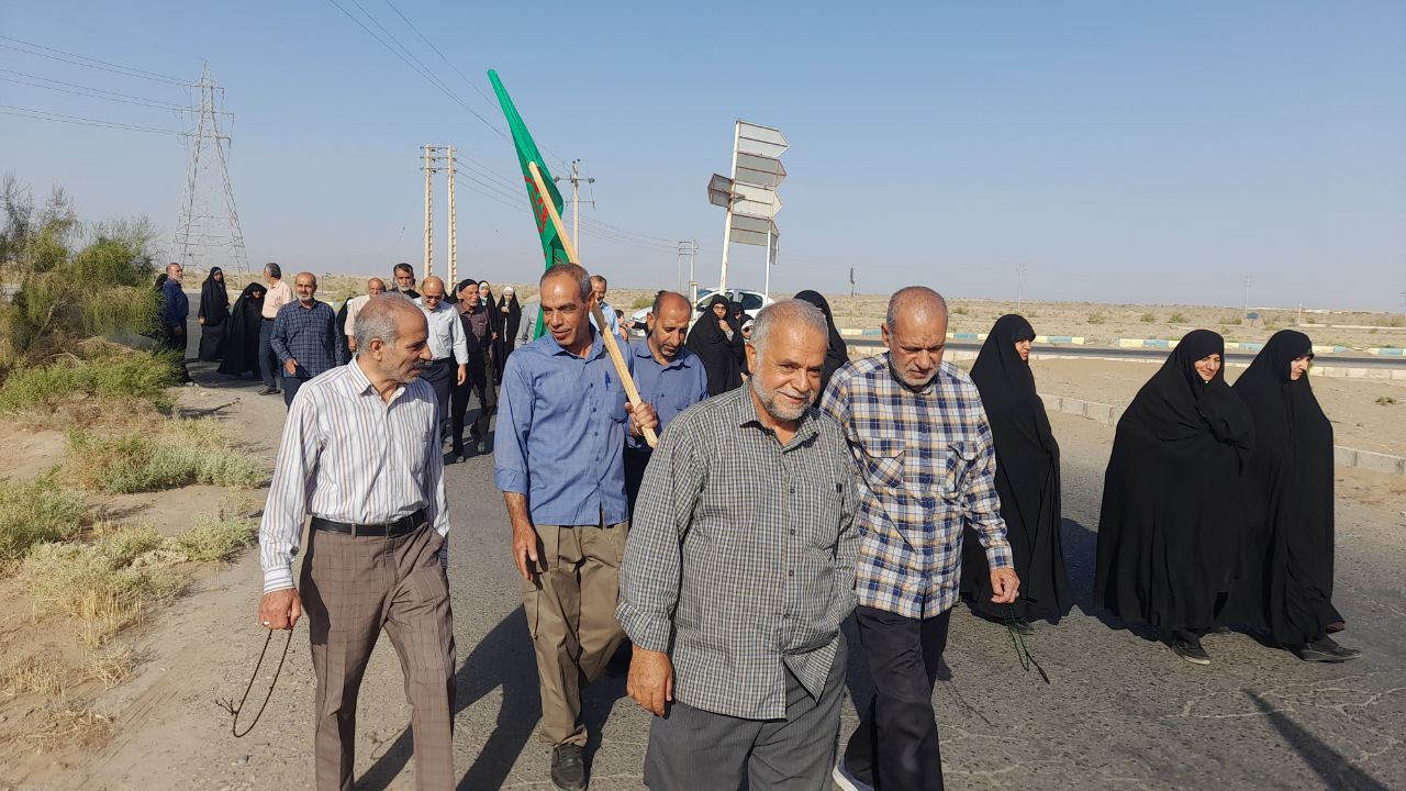 برگزاری همایش پیاده‌روی با خانواده به مناسبت هفته دفاع مقدس در شهرستان کاشان