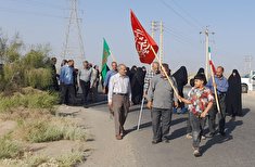 برگزاری همایش پیاده‌روی خانوادگی به مناسبت هفته دفاع مقدس در شهرستان کاشان