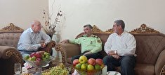 دیدار سردار فرماندهی انتظامی استان خوزستان با بازنشسته ایثارگر نبی موسی پور