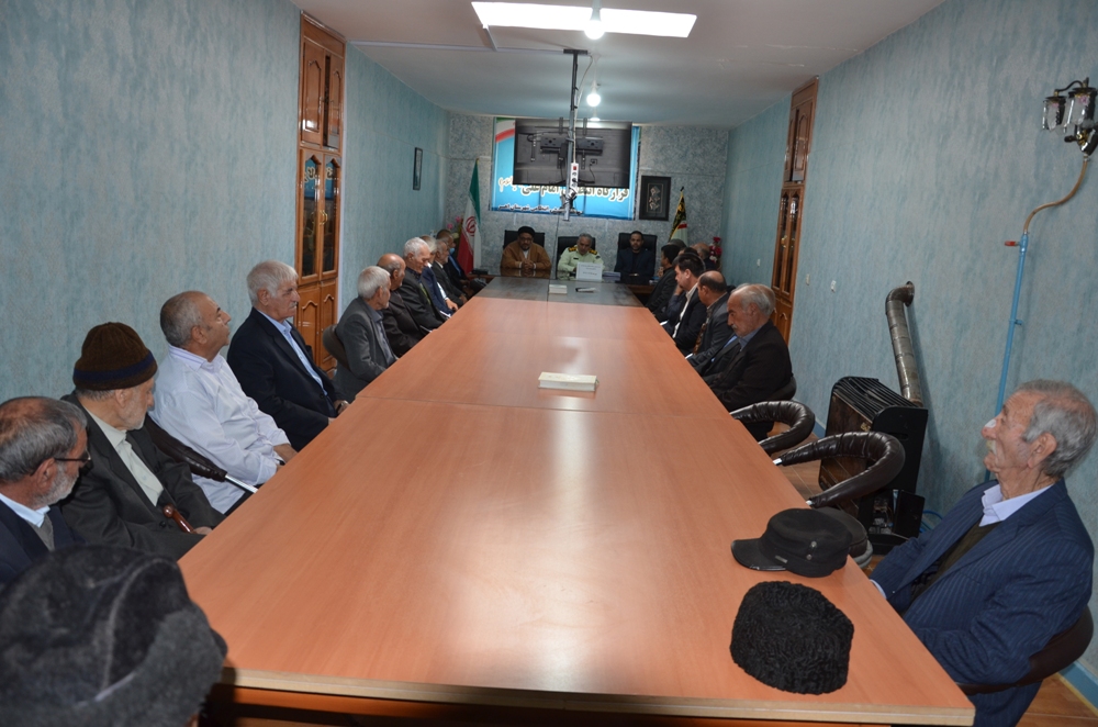 برگزاری نشست صمیمی و دورهمی فرمانده انتظامی