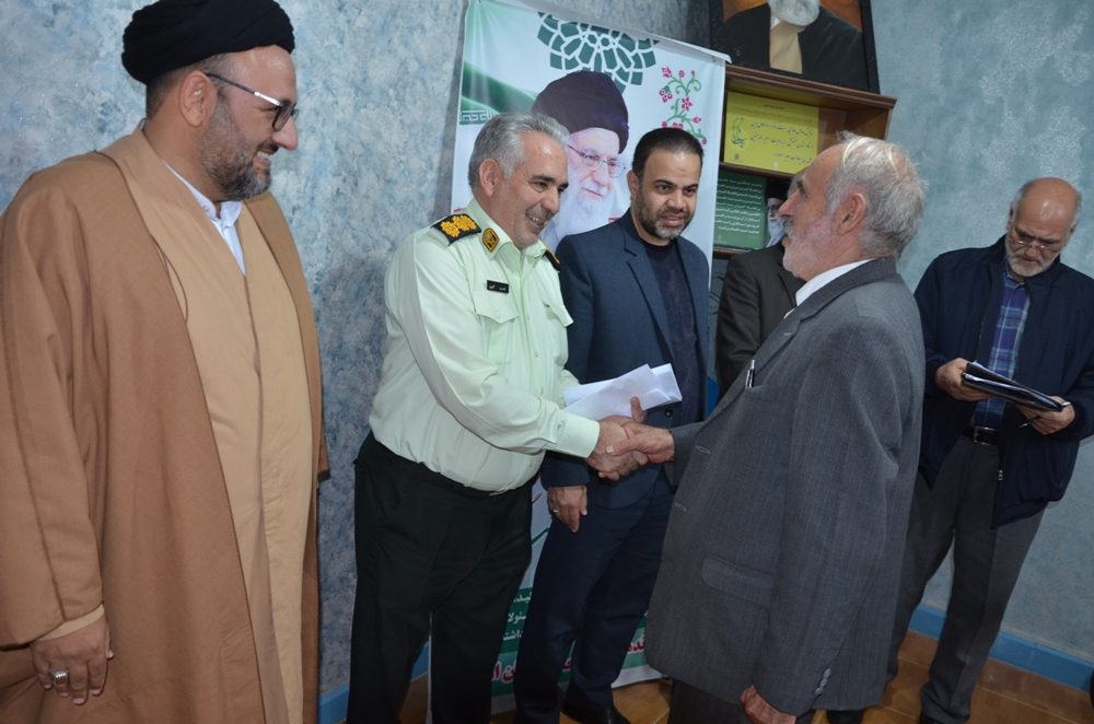 برگزاری نشست صمیمی و دورهمی فرمانده انتظامی