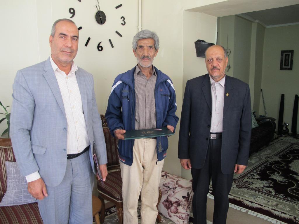 دیدار و سرکشی از 5 بازنشسته در شهرستان اراک