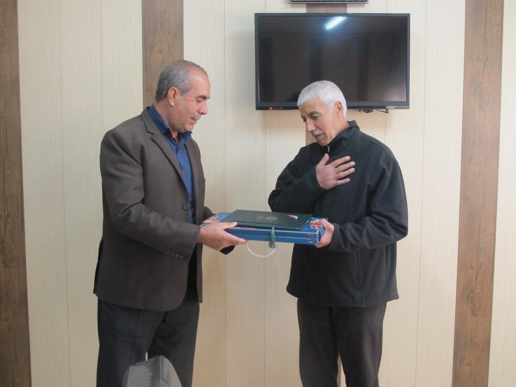 دیدار و گفتگو با یک بازنشسته در شهرستان اراک دیدار و گفتگو با یک بازنشسته در شهرستان اراک