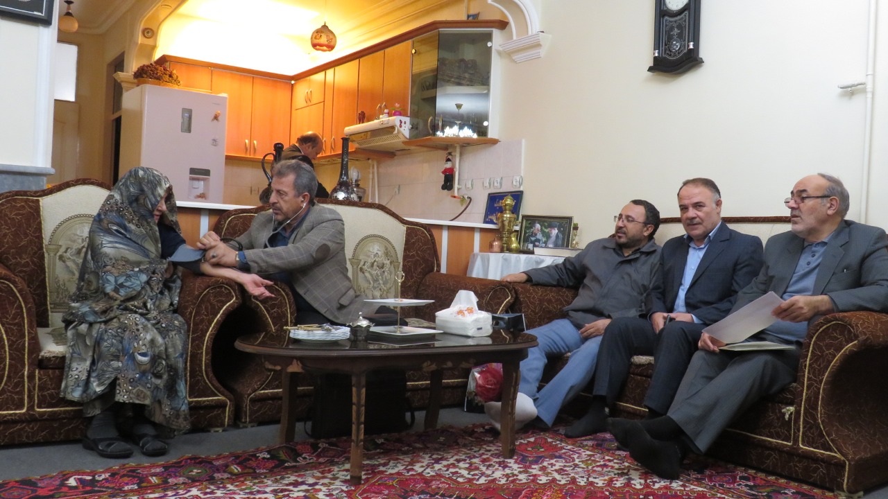 دیدار رئیس کانون استان و نمایندگان بازنشستگان از همسران بازنشستگان متوفی