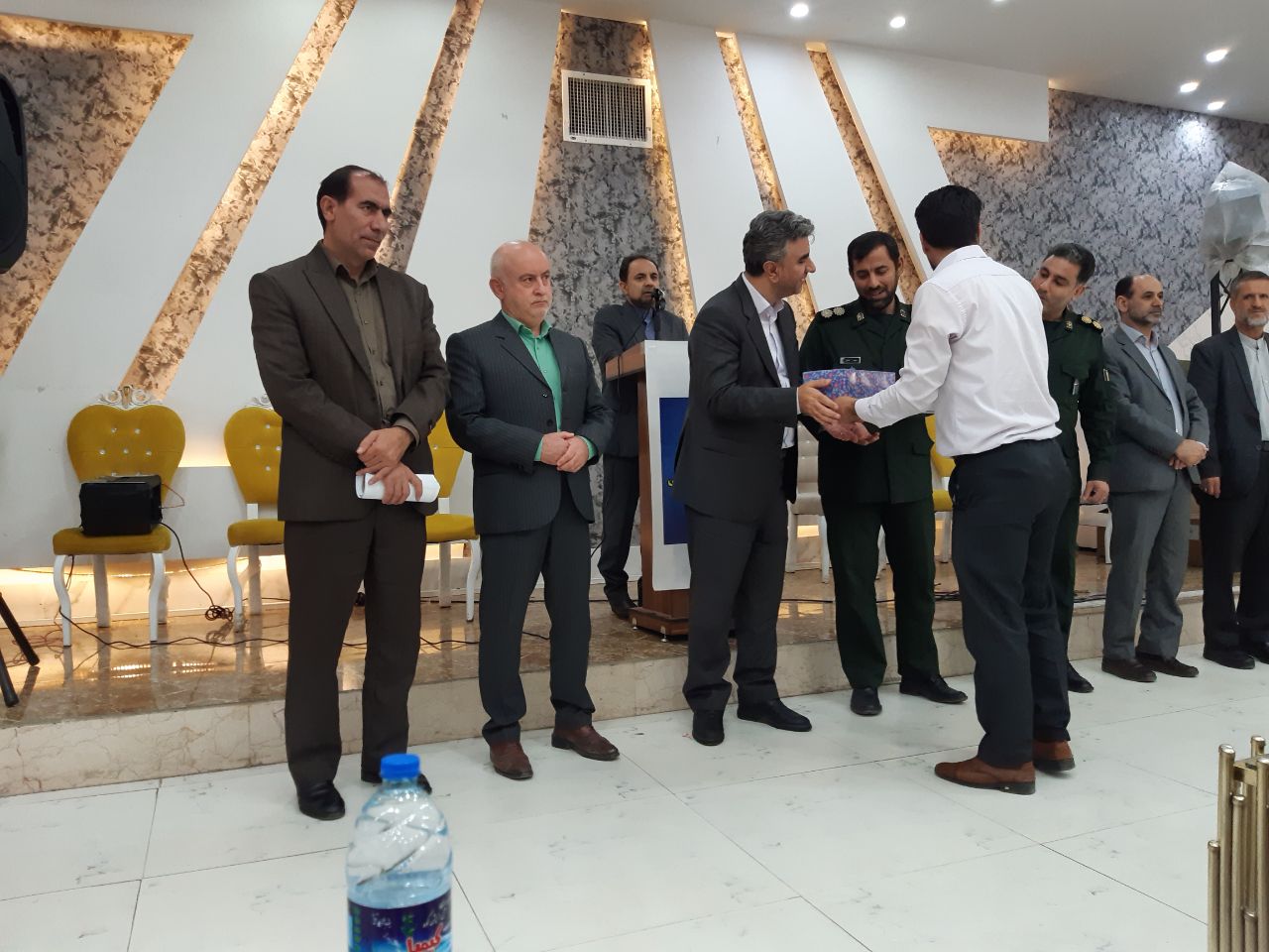 برگزاری مراسم ضیافت خانوادگی شهرستان صحنه استان کرمانشاه با حضور80 بازنشسته وخانواده آن ها برگزاری مراسم ضیافت خانوادگی شهرستان صحنه استان کرمانشاه با حضور80 بازنشسته وخانواده آن ها