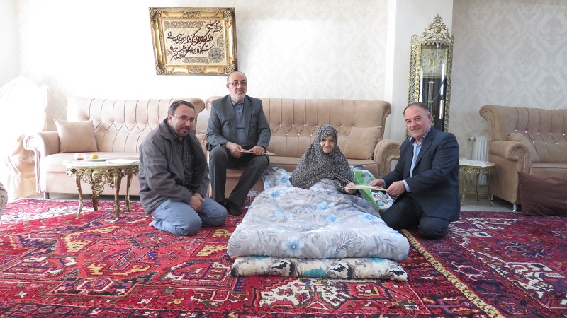 دیدار رئیس کانون استان و نمایندگان بازنشستگان از همسران بازنشستگان متوفی و روحانی بازنشسته