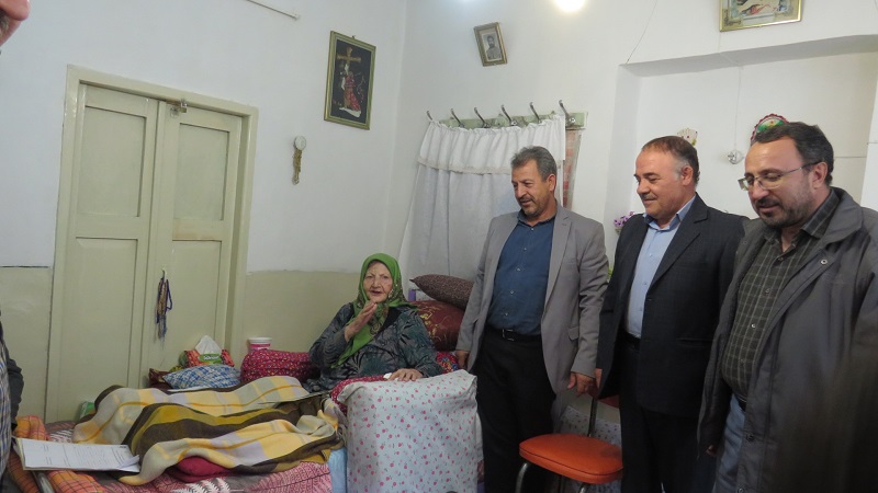 دیدار رئیس کانون استان و نمایندگان بازنشستگان از همسران بازنشستگان متوفی و روحانی بازنشسته