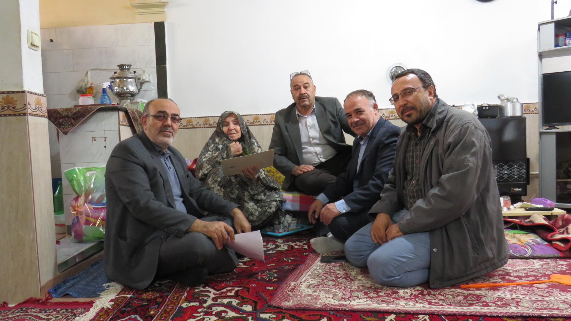 دیدار رئیس کانون استان و نمایندگان بازنشستگان از همسران بازنشستگان متوفی و روحانی بازنشسته