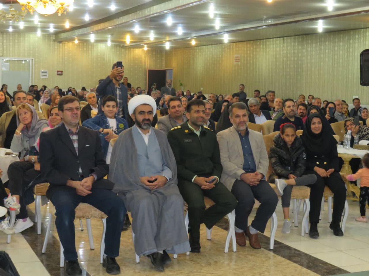 برگزاری ضیافت خانوادگی در شهرستان نجف آباد با حضور ۲۶۰ بازنشسته به همراه خانواده