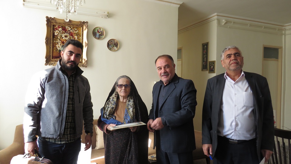 دیدار کارشناس امورخدمات اداری کانون استان و نماینده بازنشستگان از همسران بازنشستگان متوفی