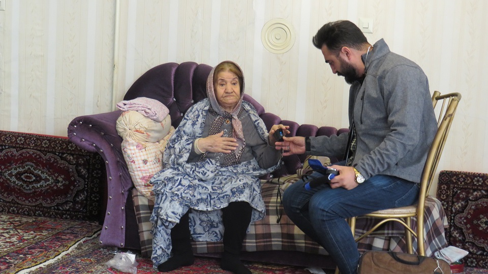 دیدار کارشناس امورخدمات اداری کانون استان و نماینده بازنشستگان از همسران بازنشستگان متوفی