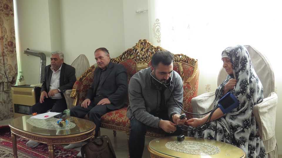 دیدار کارشناس امورخدمات اداری کانون استان و نماینده بازنشستگان از همسران بازنشستگان متوفی