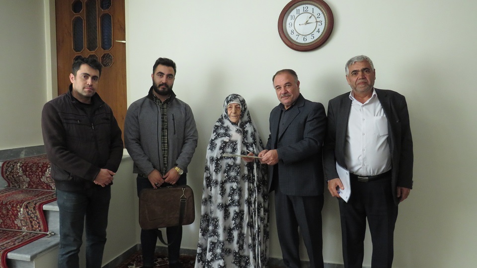 دیدار کارشناس امورخدمات اداری کانون استان و نماینده بازنشستگان از همسران بازنشستگان متوفی