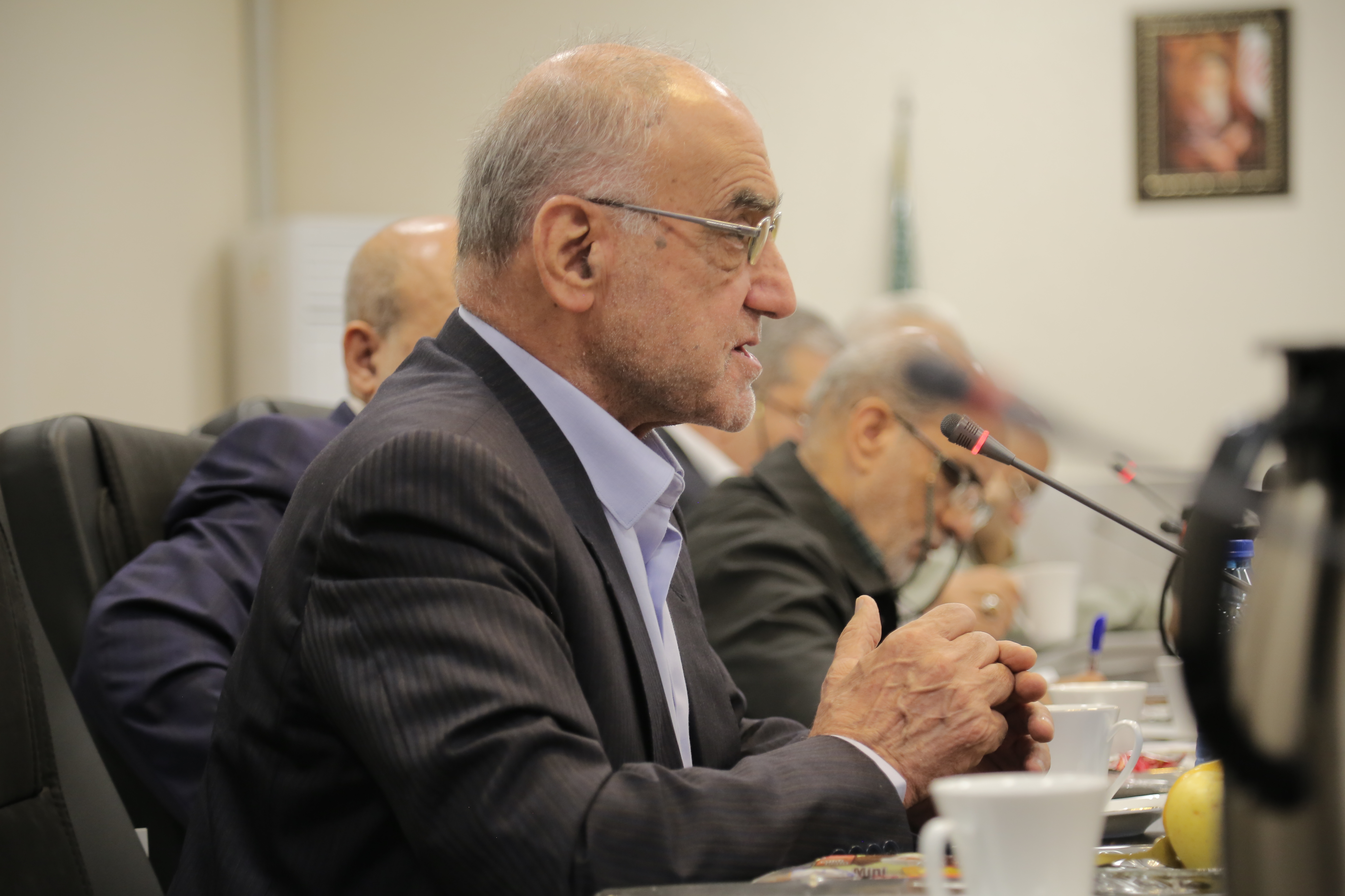 نشست جمعی ازفرمانده هان ومسولان انتظامی درمحکومیت جنایات رژیم غاصب صهیونیستی درکانون بازنشستگان انتظامی ج.ا.ایران