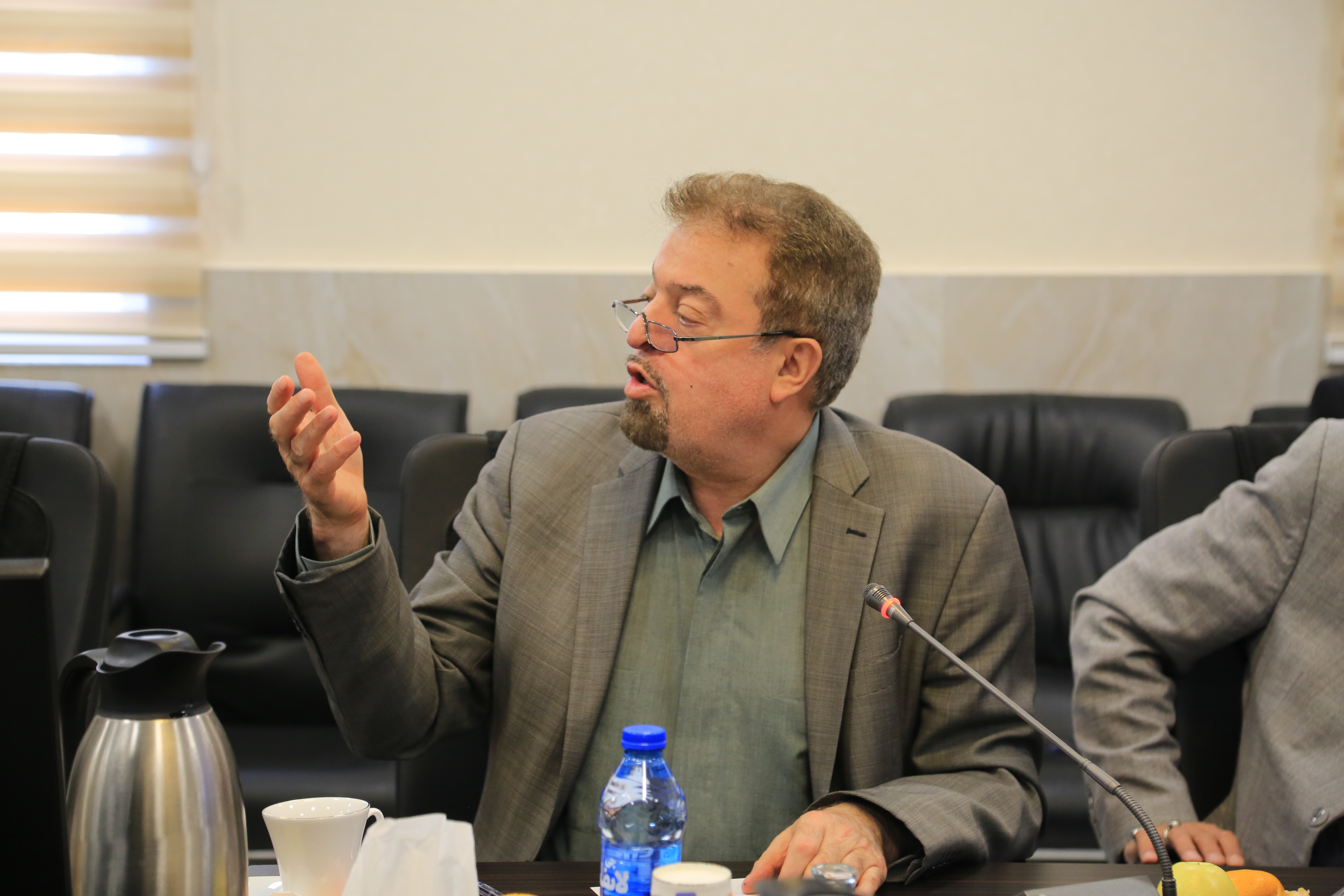 نشست جمعی ازفرمانده هان ومسولان انتظامی درمحکومیت جنایات رژیم غاصب صهیونیستی درکانون بازنشستگان انتظامی ج.ا.ایران