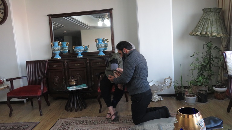 دیدار کارشناس امورخدمات اداری کانون استان و نماینده بازنشستگان از همسران بازنشستگان متوفی