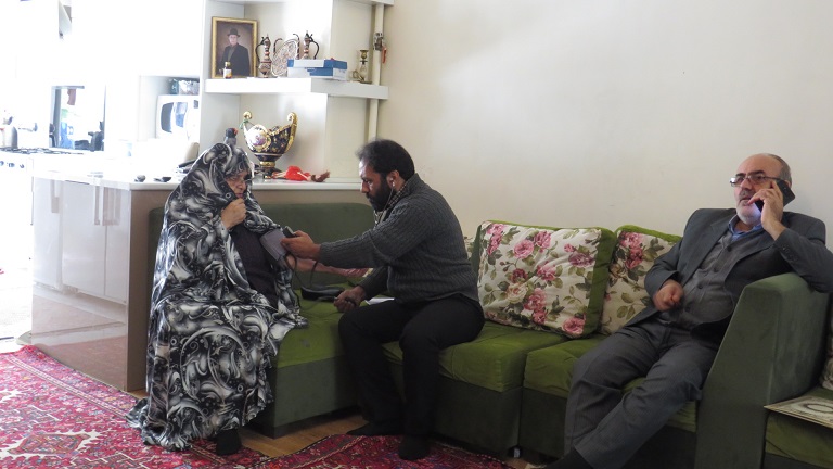 دیدار کارشناس امورخدمات اداری کانون استان و نماینده بازنشستگان از همسران بازنشستگان متوفی